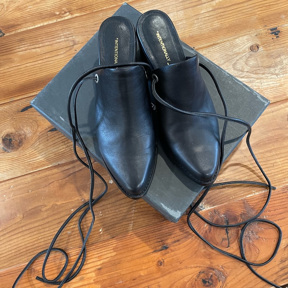 Lace up mule